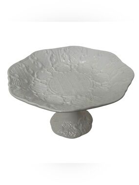 A Mottahedeh Design White Embossed Ceramic Pedestal Stand Dish